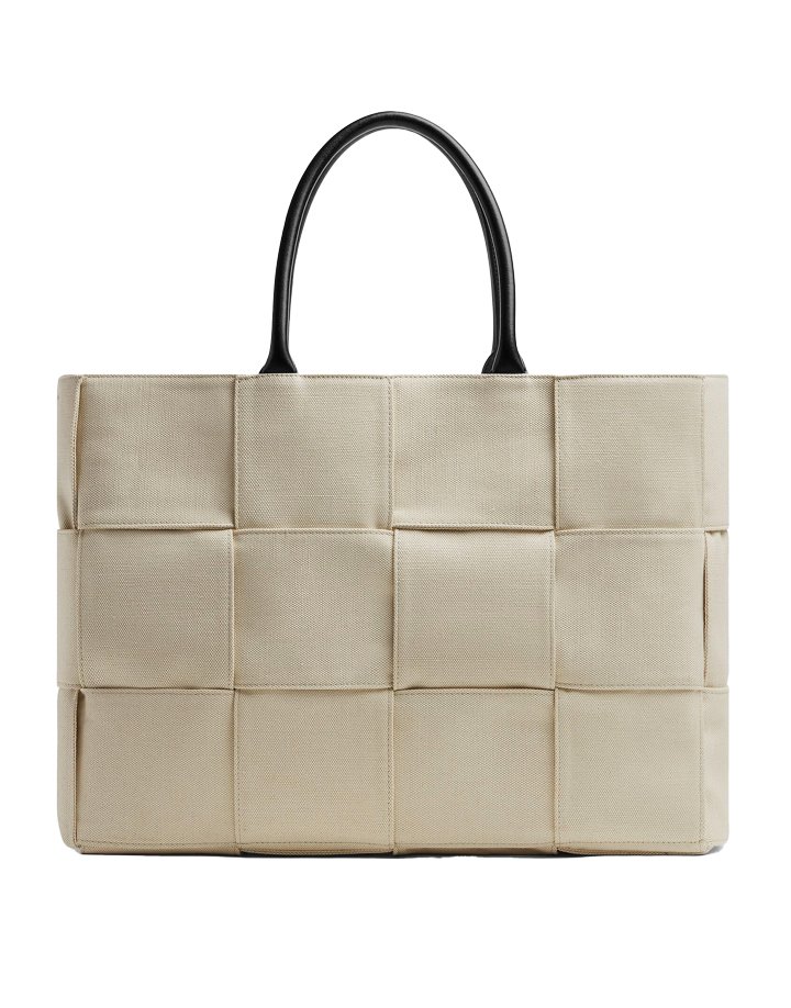 720x960_BottegaVeneta_GiftsfortheGrad2023