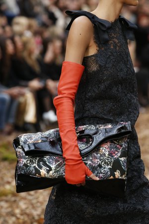 Chanel 2020 Black Fingerless Gloves at 1stDibs  chanel gloves 2020, chanel  gloves fingerless, chanel fingerless gloves