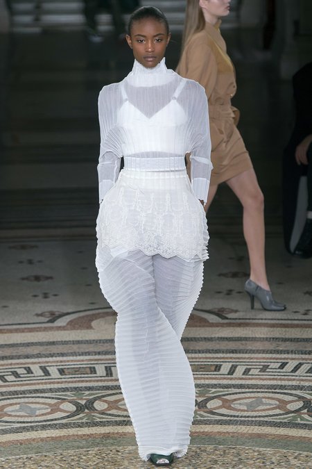 Stella McCartney Fall 2023 Fashion Show Review